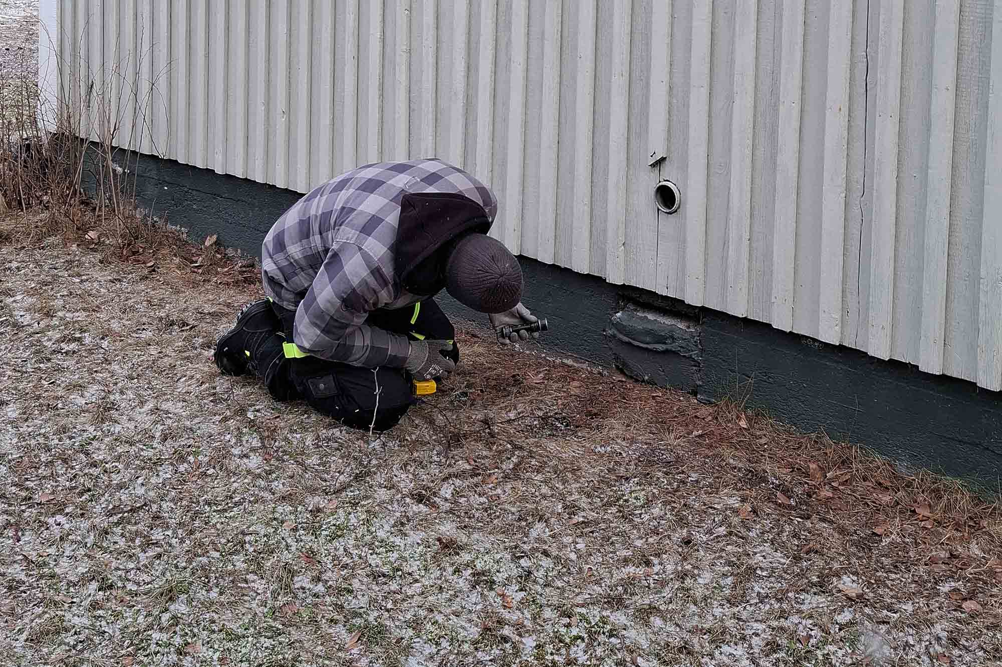 Tuulettumaton puurunkoinen ulkoseinä.