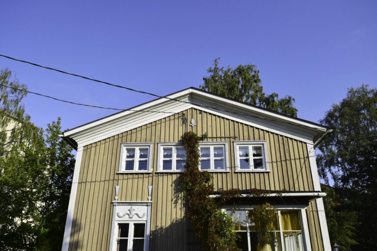 Asuntokaupan kuntotarkastuksen kohteena oli paritalon puolikas Helsingissä.