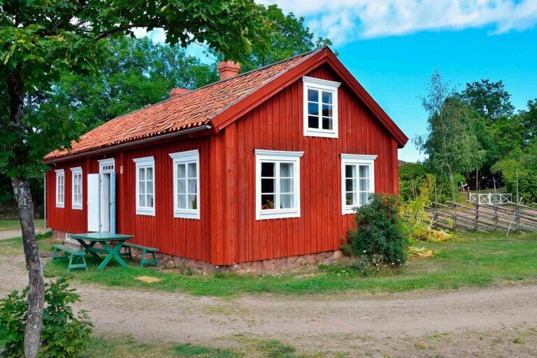 Ennen vuotta 1950 rakennettu hirsiseinä on riskirakenne.